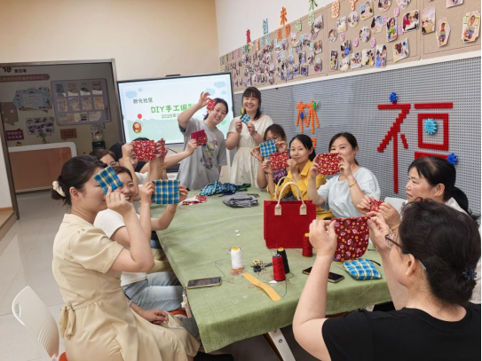 繁阳镇新化社区：驿站“焕新”巾帼力 党建织就邻里情